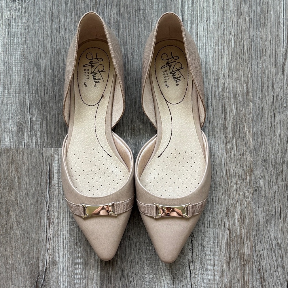 Life Stride Beige Flats